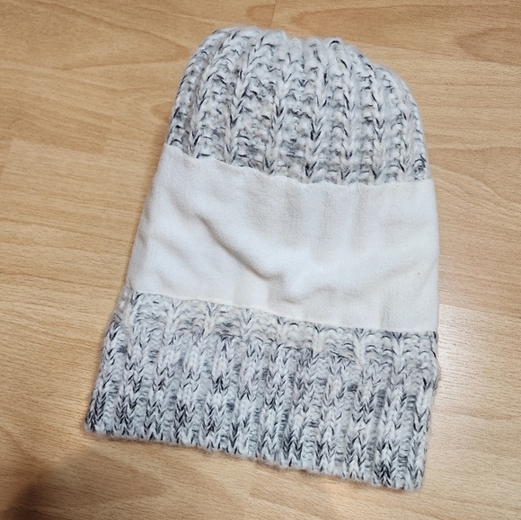 Barney's New York Wool Blend Grey Knit Beanie Faux Fur Large Red Pom Pom - Picture 7 of 11